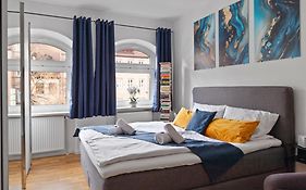 Altstadt - Exklusive 3-Zi-Wohnung für 6 Personen mit 90 qm, großer Dachterrasse, Parkplatz, WLAN